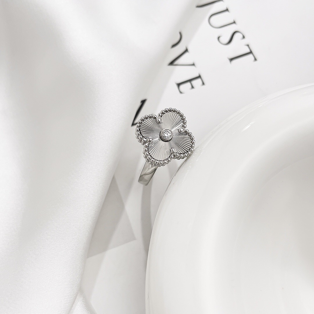 Van Cleef & Arpels ring-17