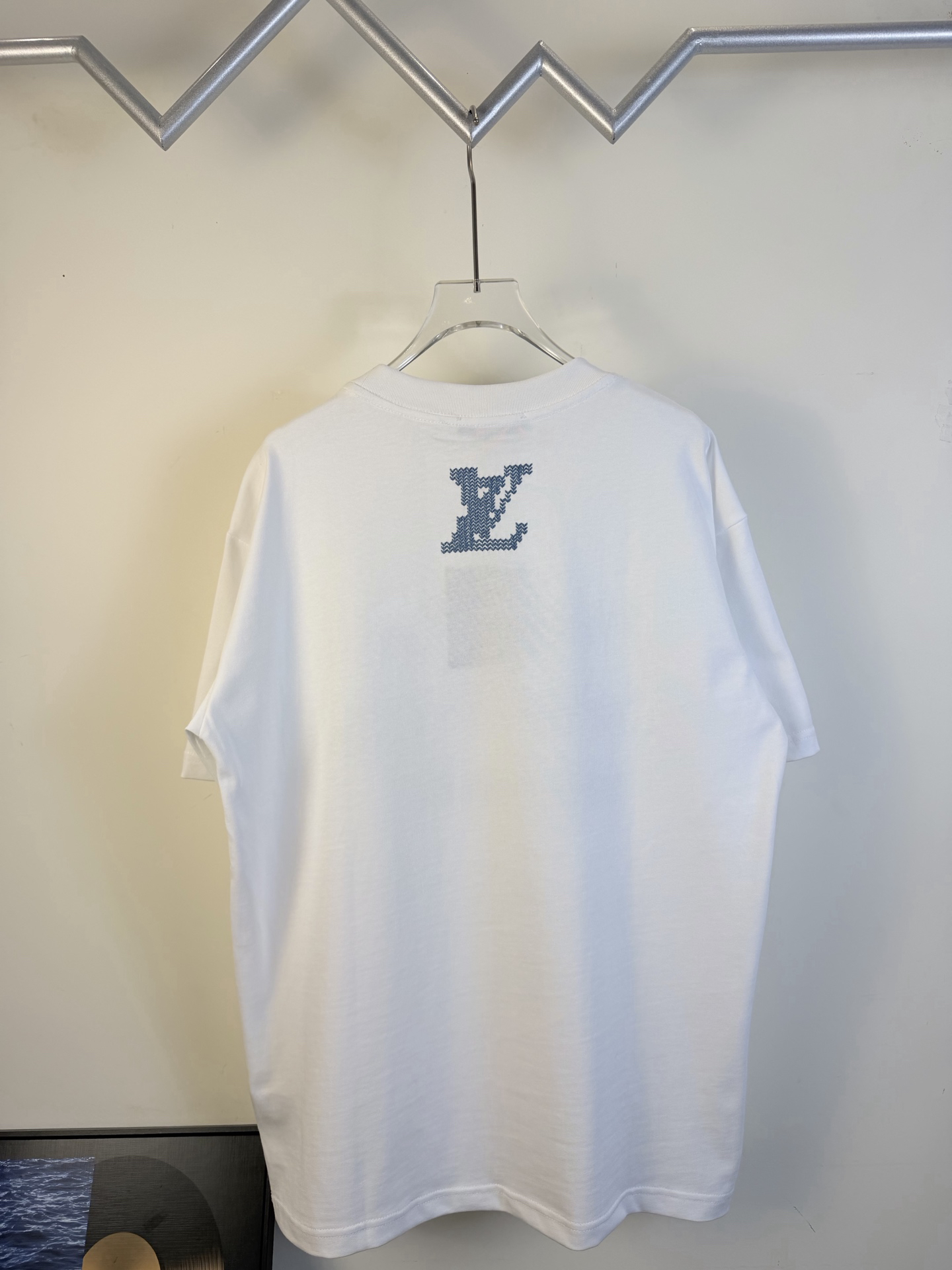 LV clothing-113