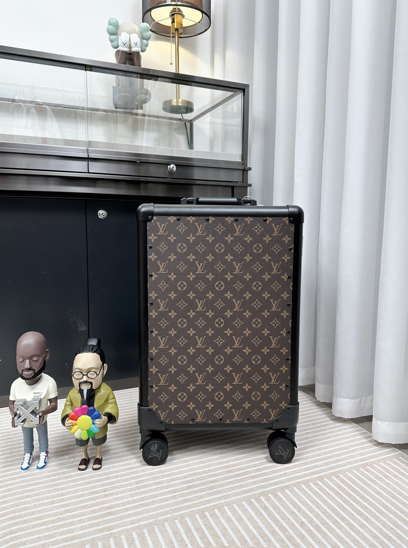 LV luggage-95