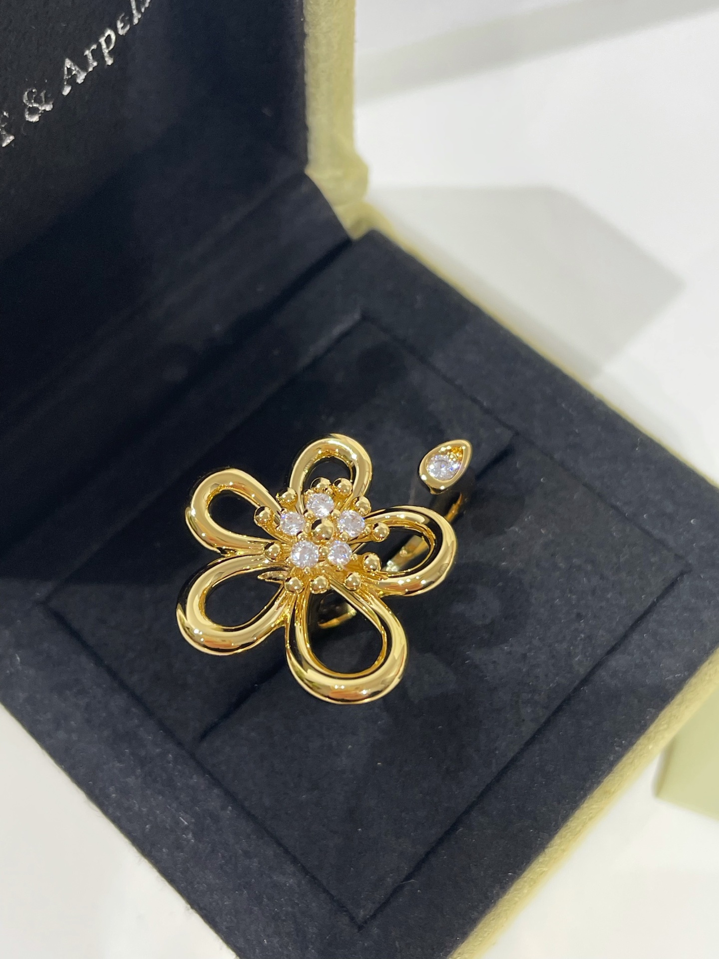 Van Cleef & Arpels ring-1
