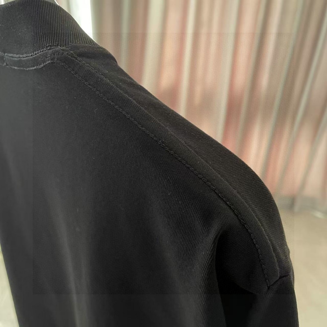 Prada clothing-4