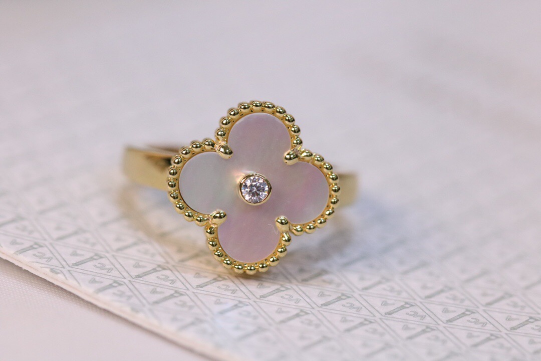 Van Cleef & Arpels ring-46
