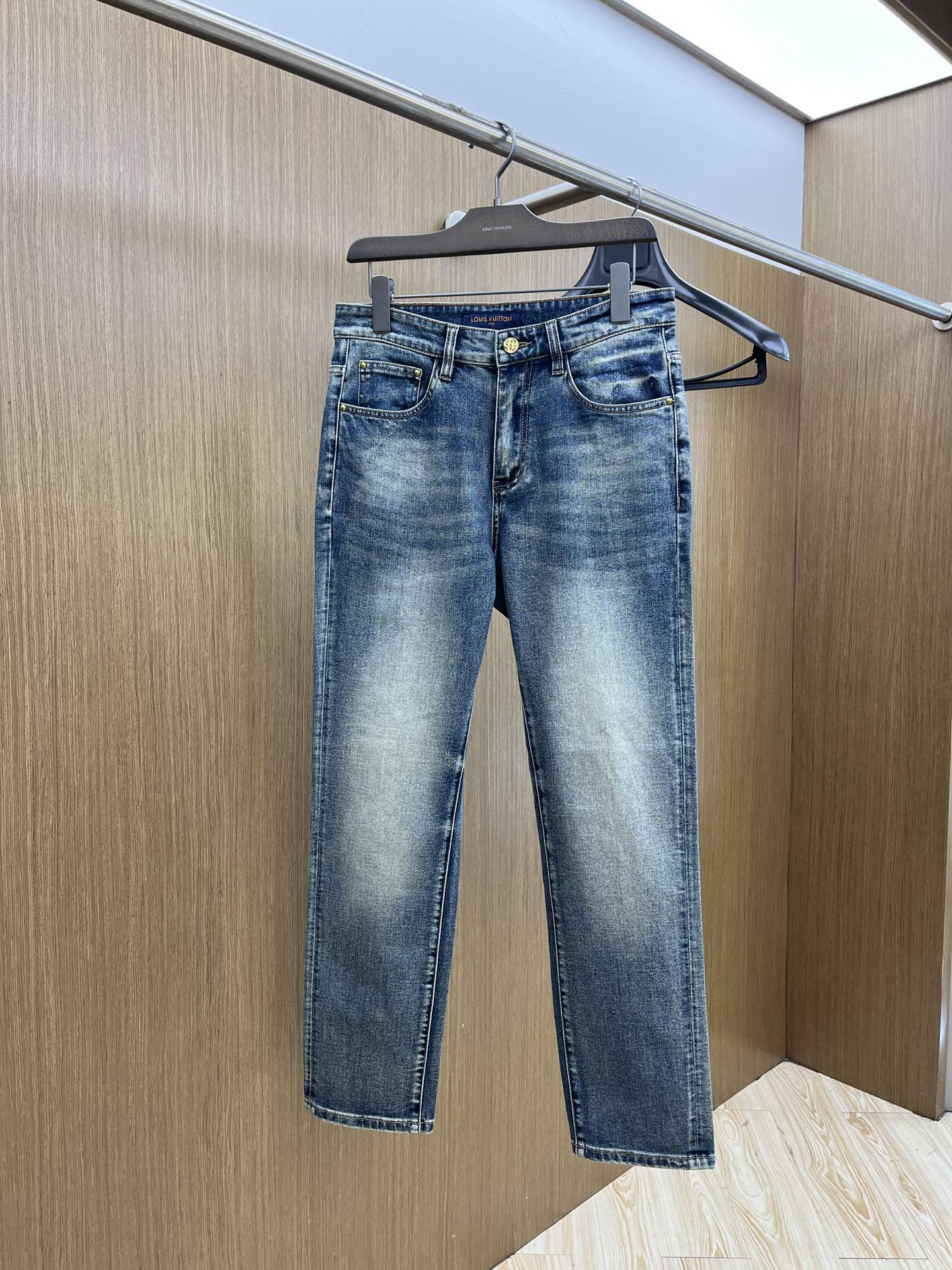 LV clothing-26