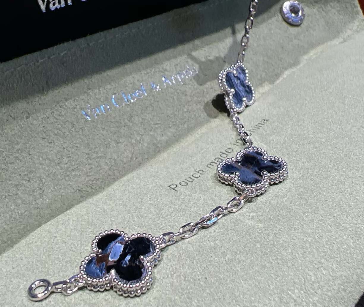 Van Cleef & Arpels Bracelet-19