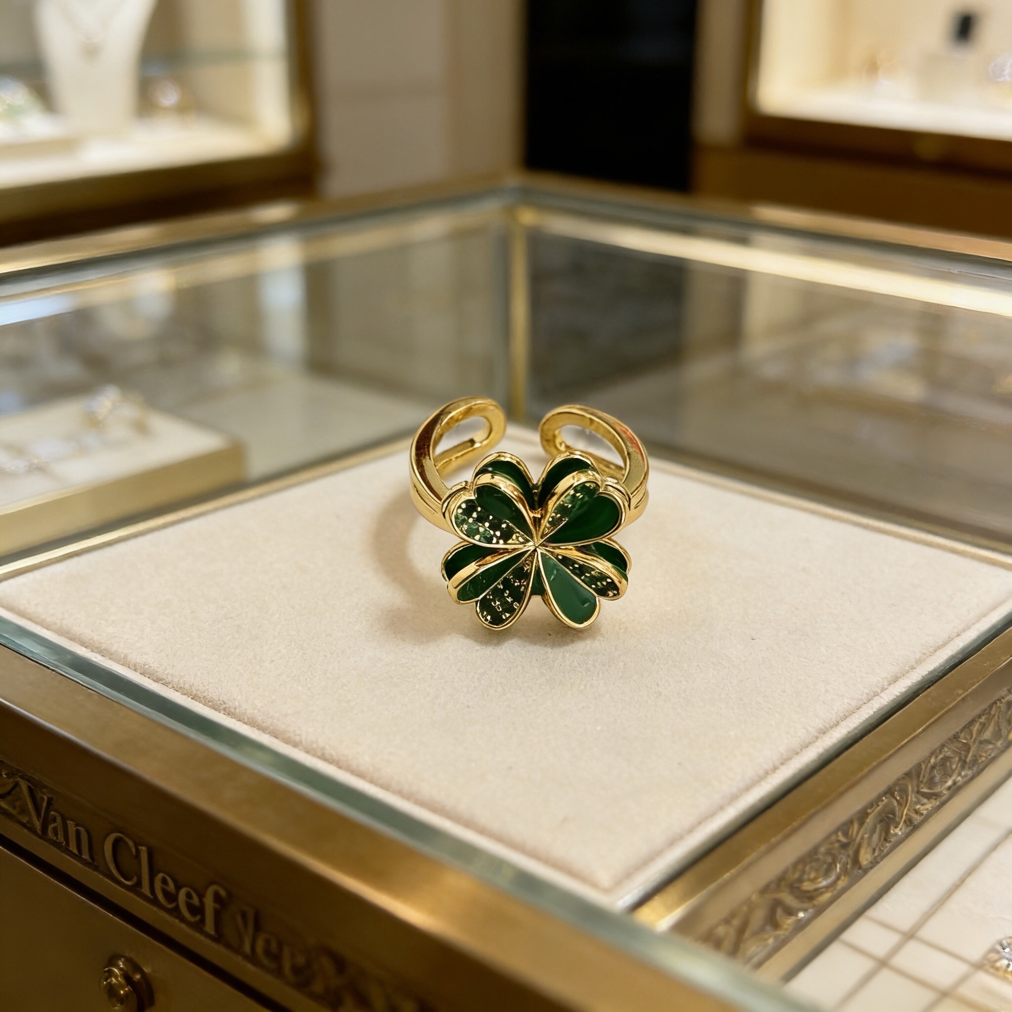 Van Cleef & Arpels ring-50