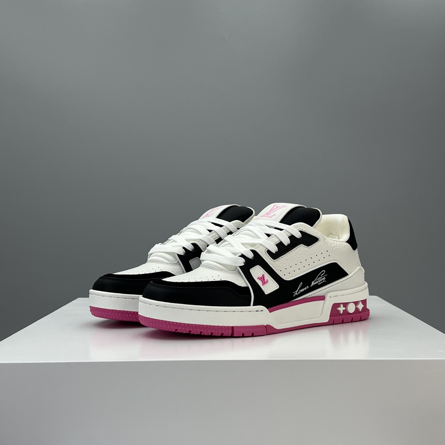 Lv Sneakers-124