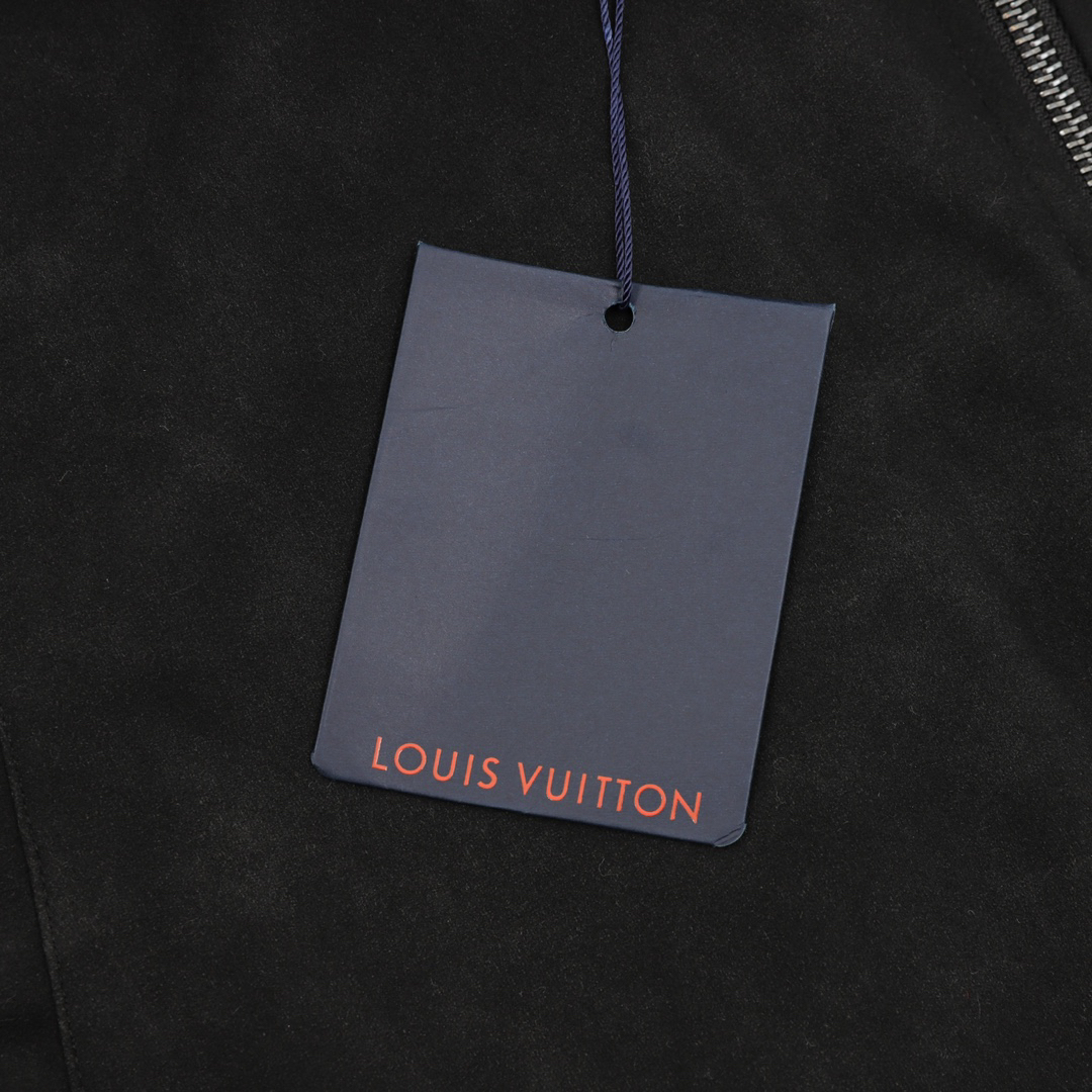 LV Clothing-285