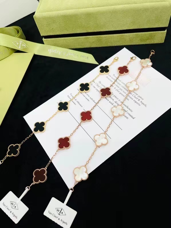 Van Cleef & Arpels Bracelet-16