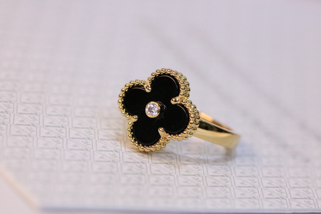 Van Cleef & Arpels ring-107