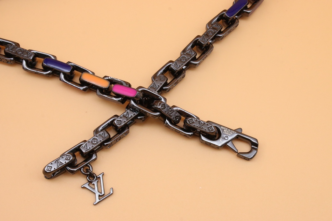 LV necklace-7