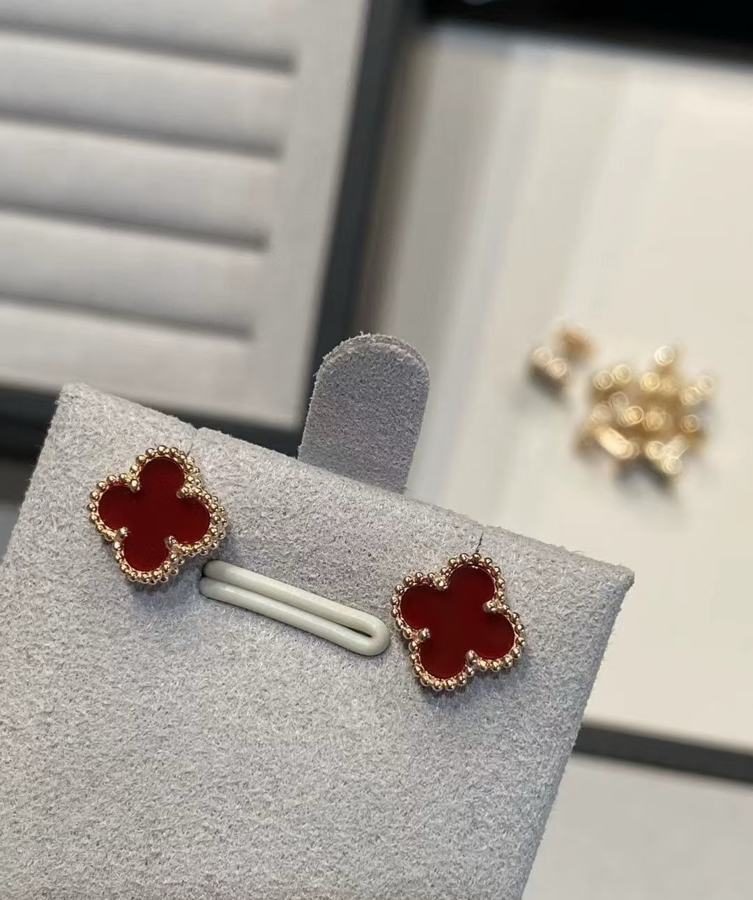 Van Cleef & Arpels earring-82