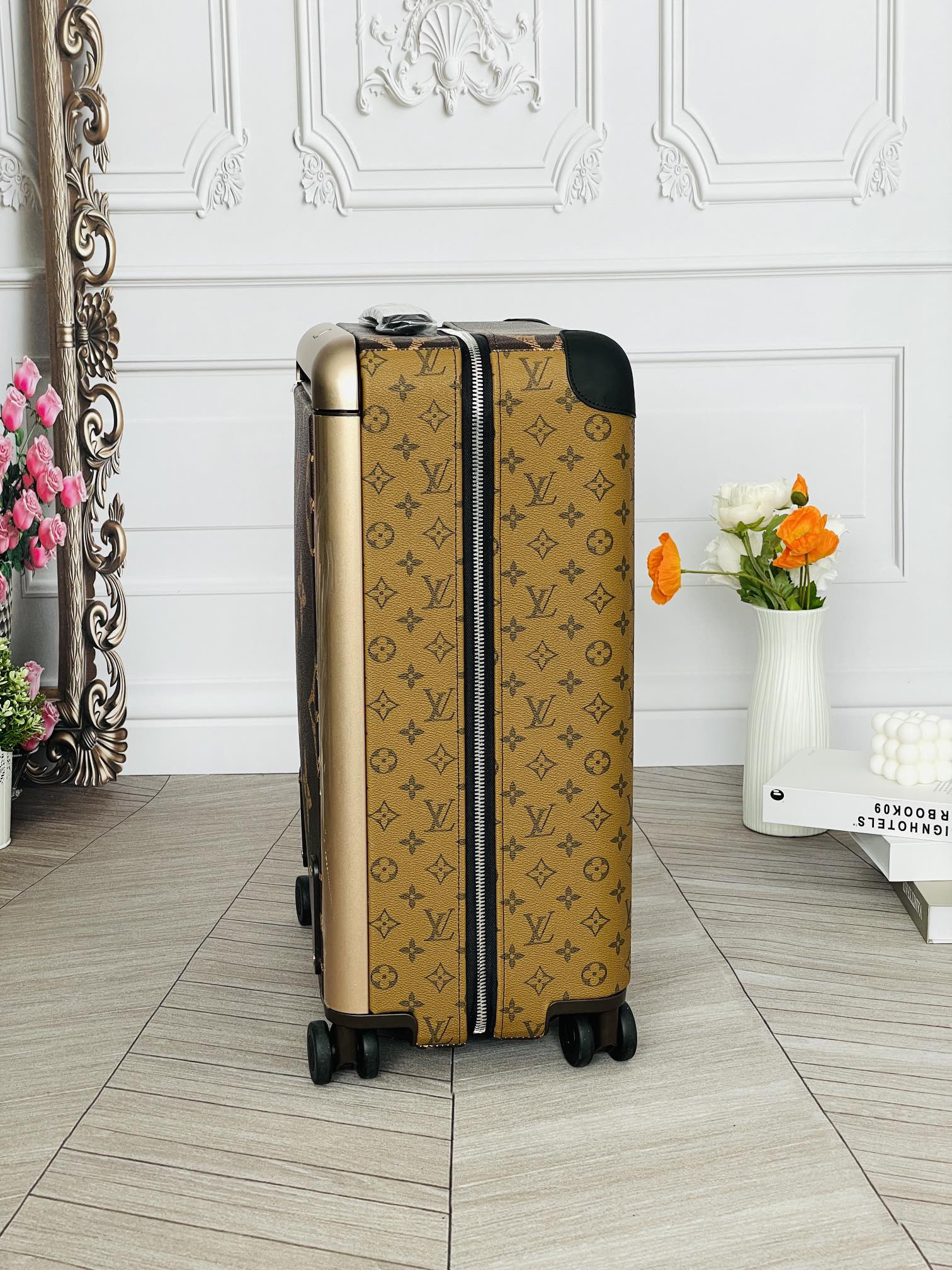 LV luggage-34