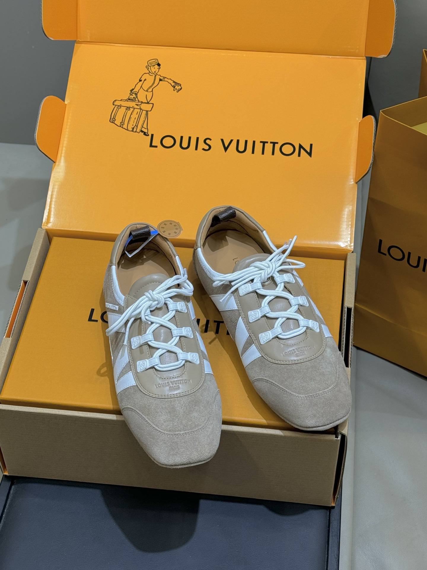 Lv Sneakers-229