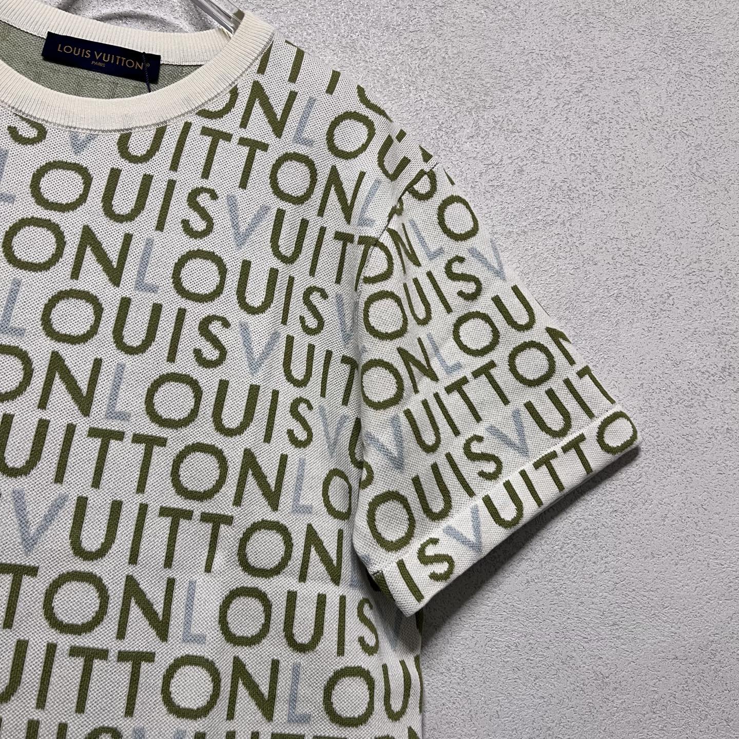 LV clothing-197