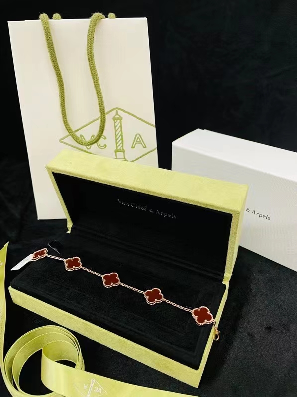 Van Cleef & Arpels Bracelet-16