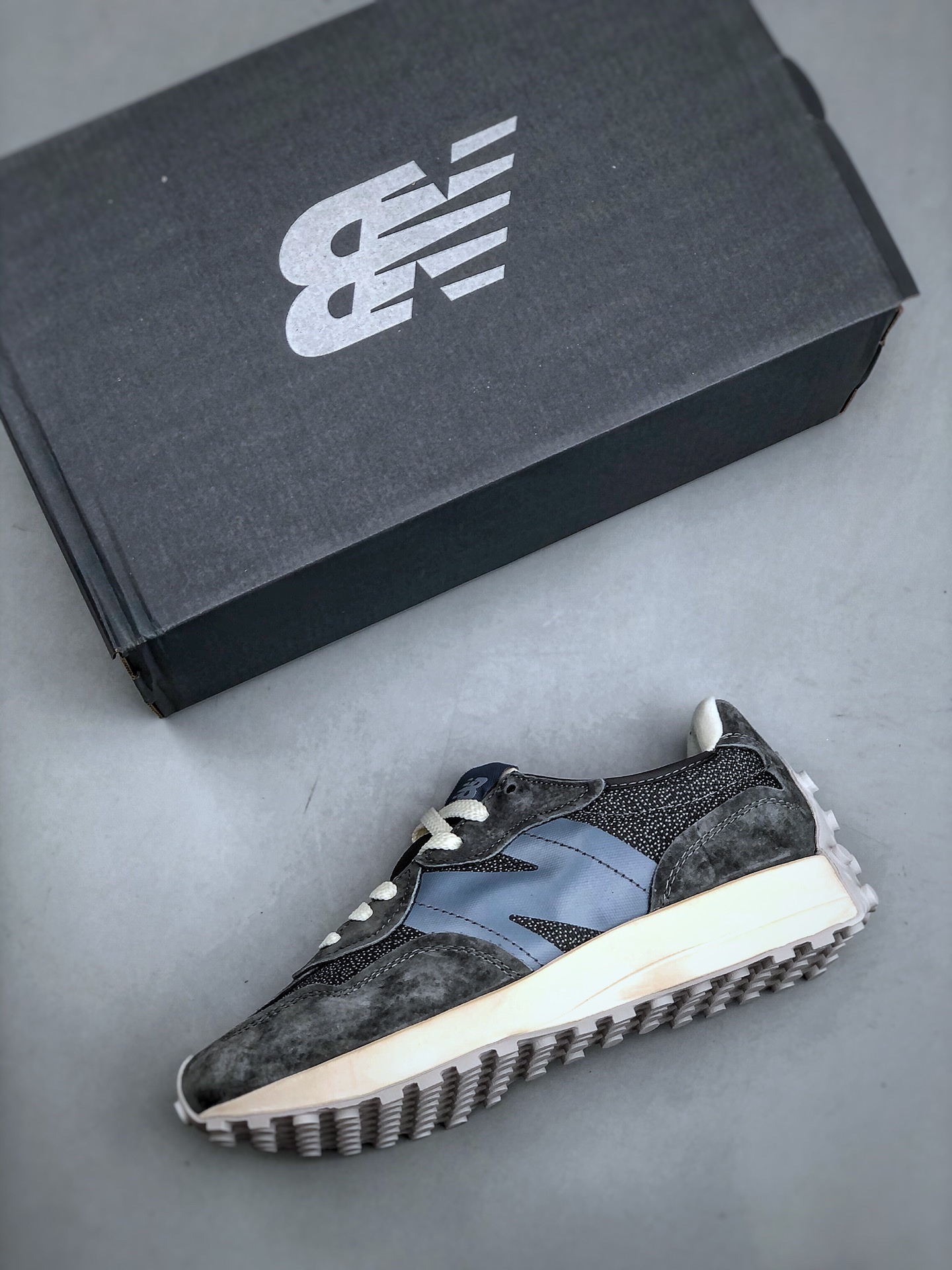 New Balance Sneakers-324