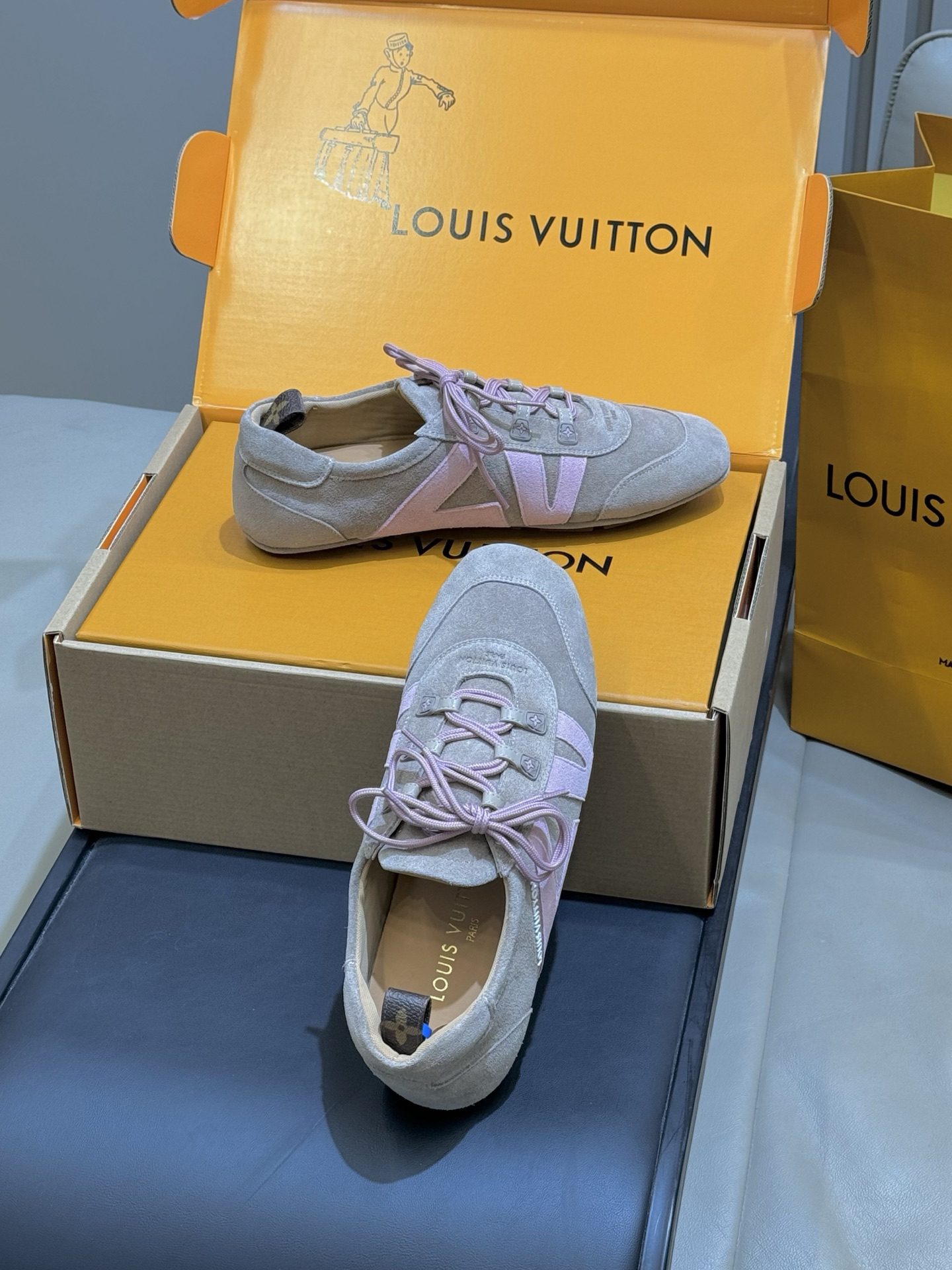Lv Sneakers-228