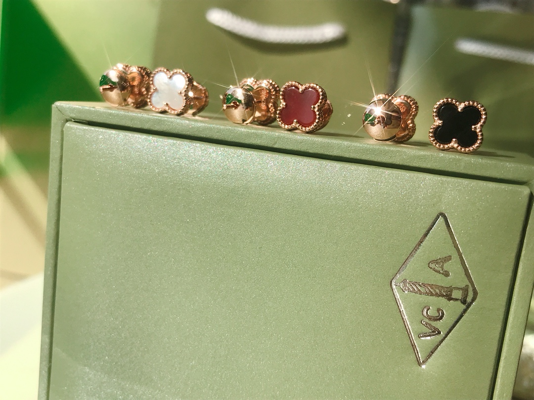 Van Cleef & Arpels earring-25