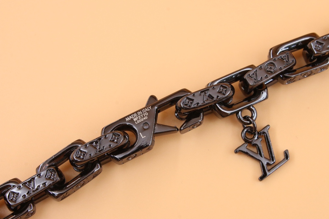 LV necklace-7