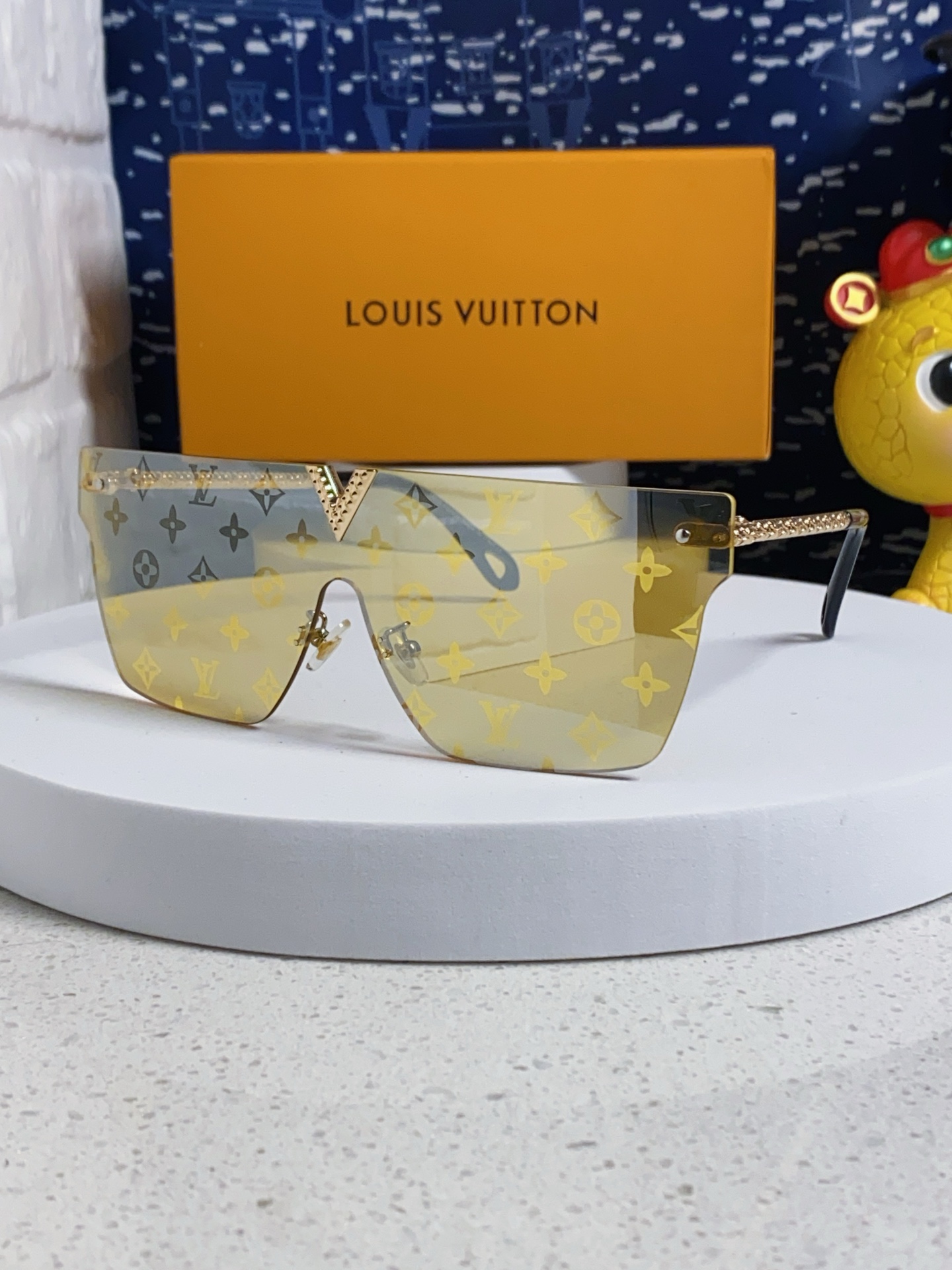 LV glasses-37