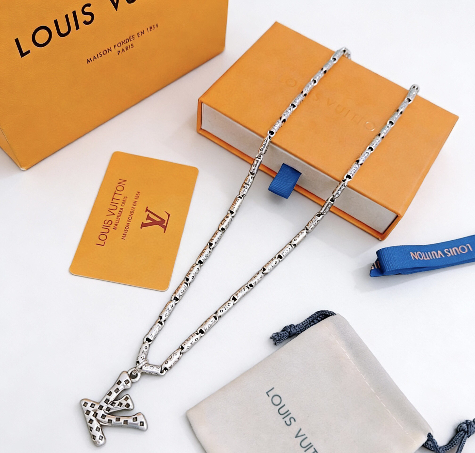 LV necklace-20