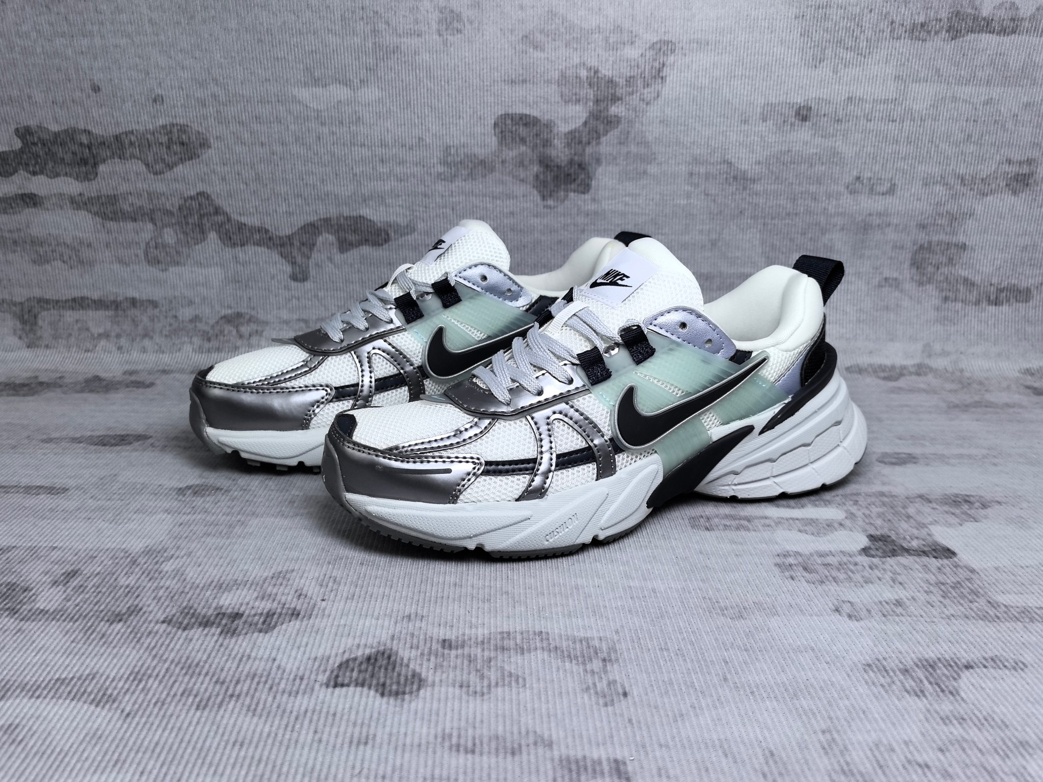 Nike Sneakers-225