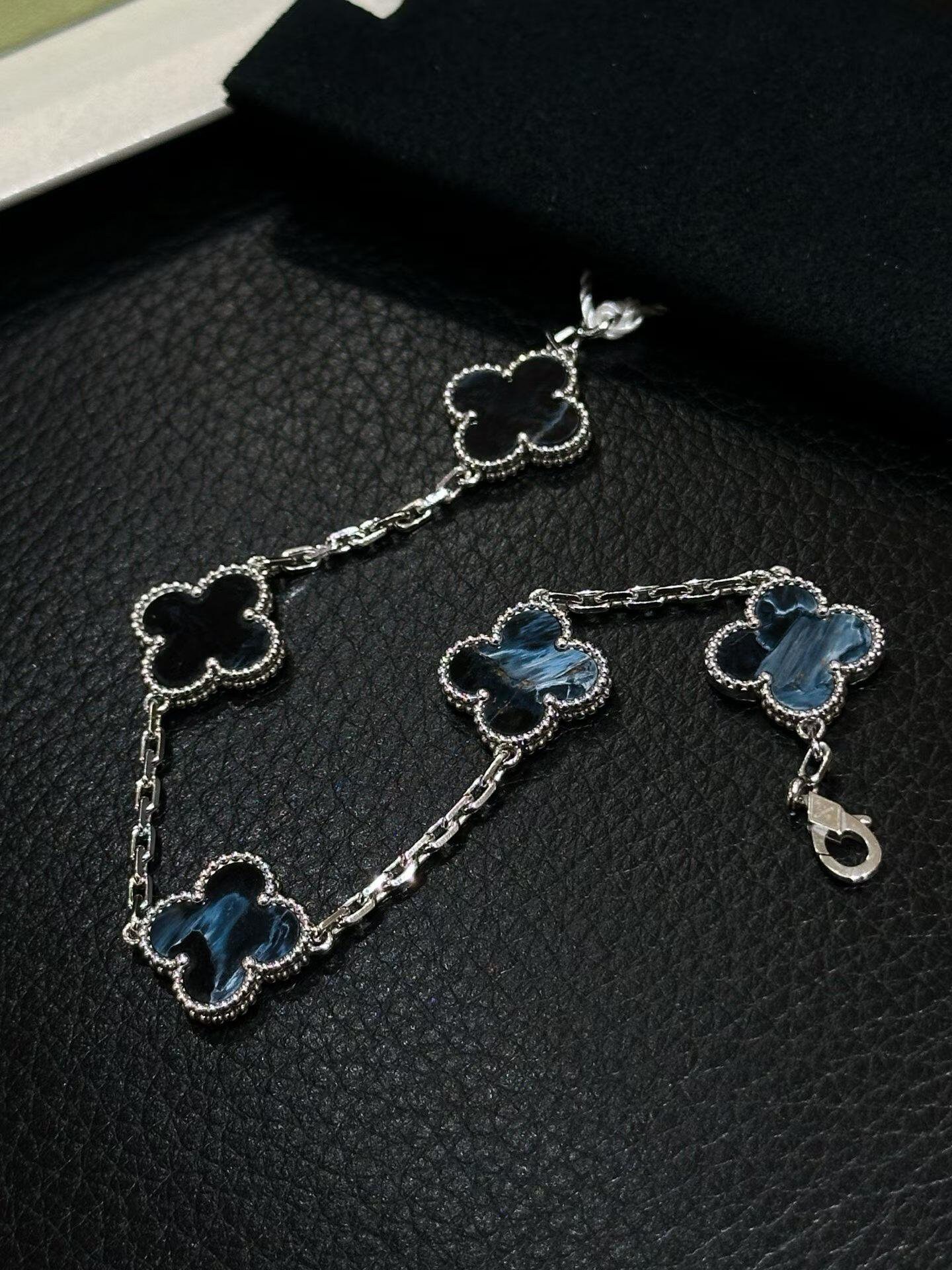 Van Cleef & Arpels Bracelet-19