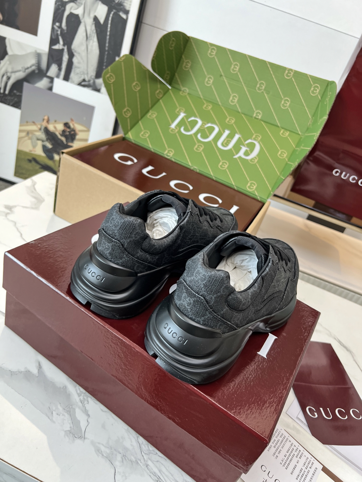 Gucci Sneakers-110