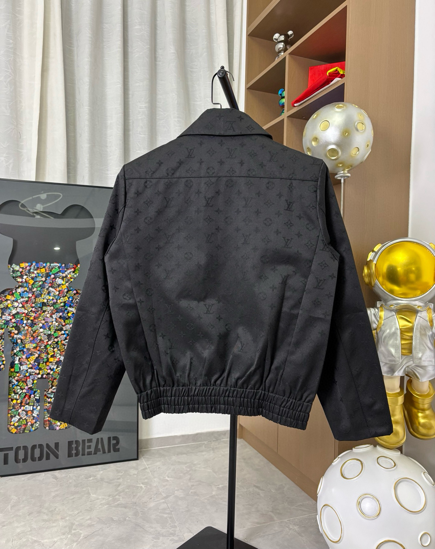 LV Clothing-306