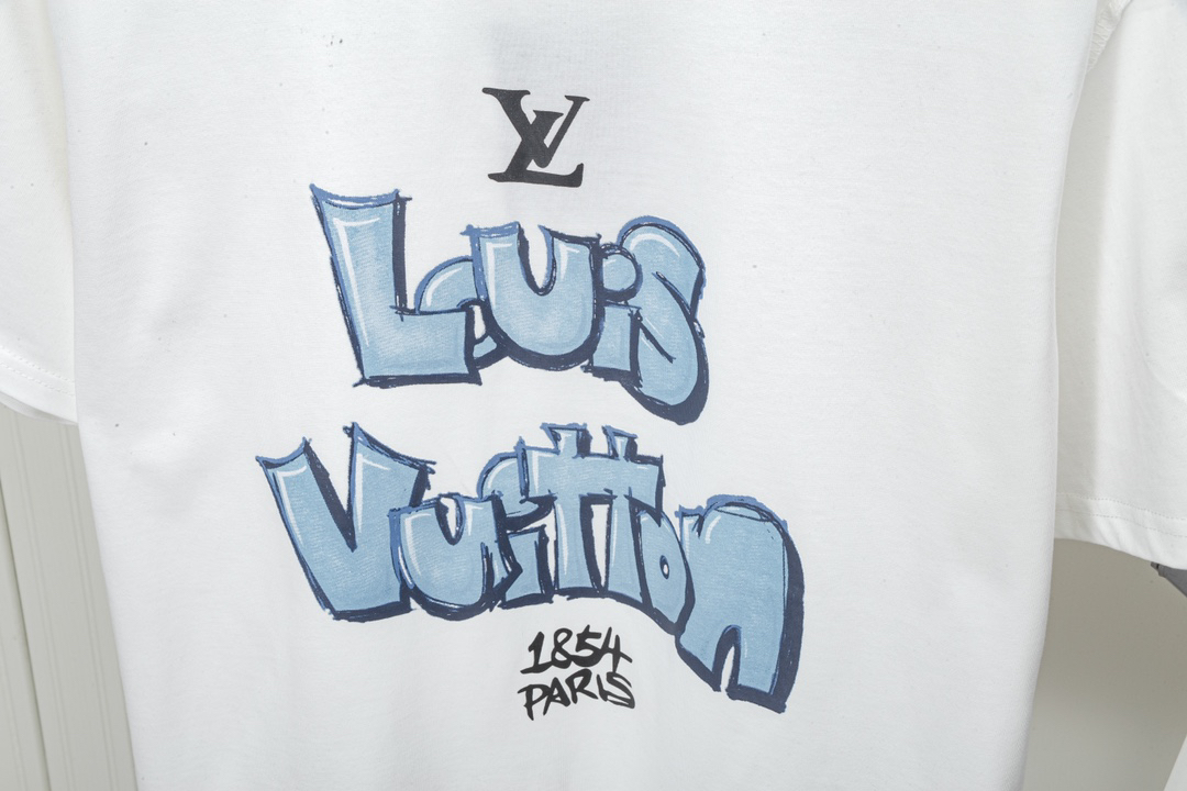 LV clothing-109