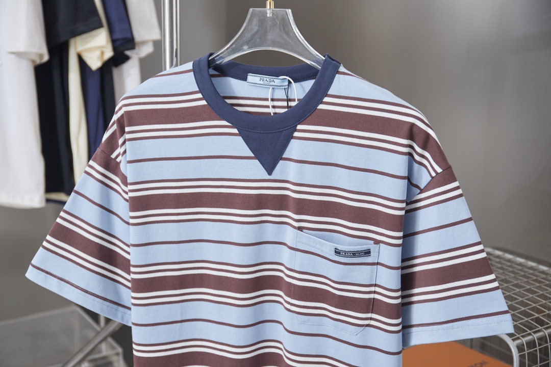 Prada clothing-250