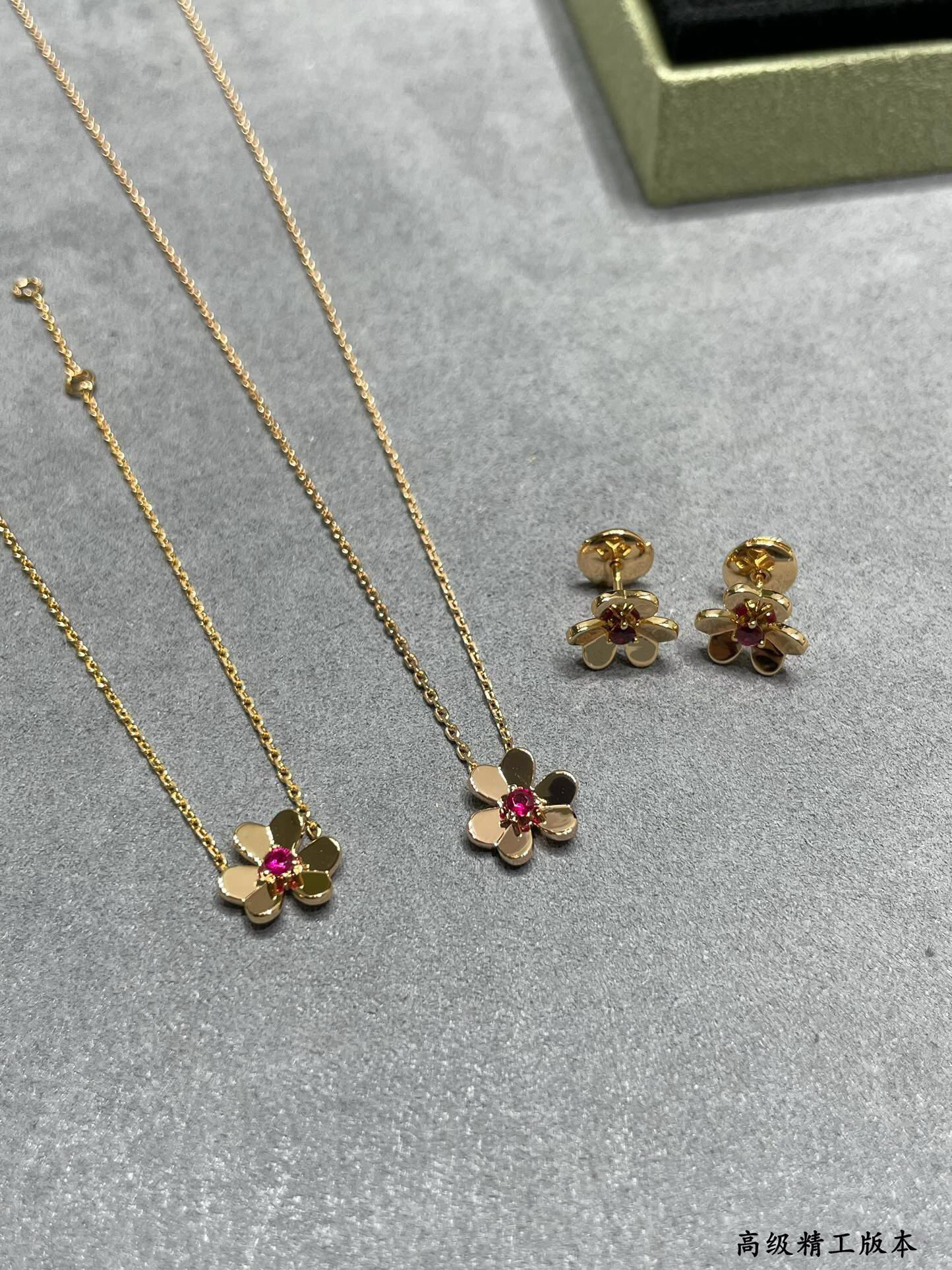 Van Cleef & Arpels necklace-41