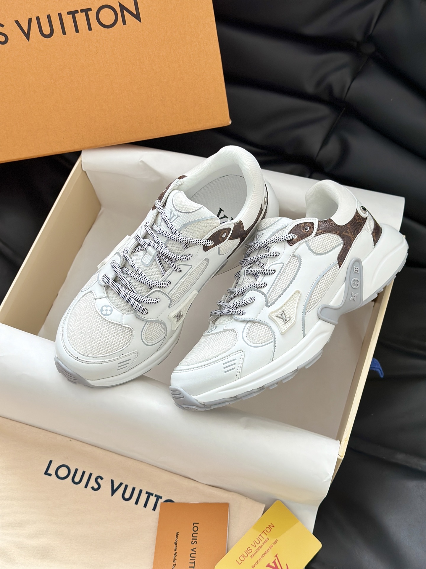 Lv Sneakers-206