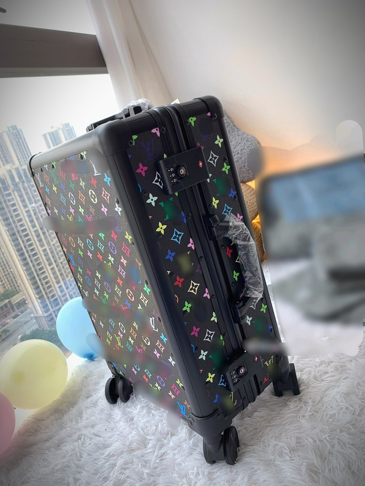 LV luggage-102
