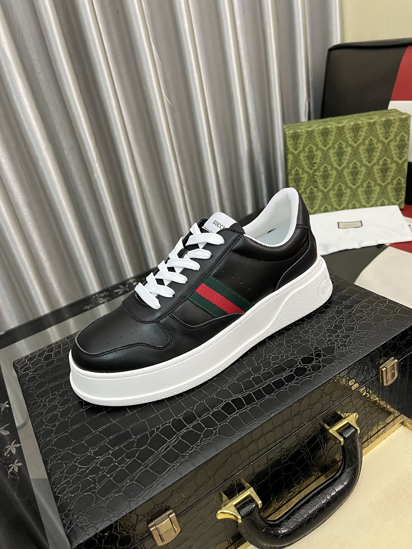 Gucci Sneakers-101