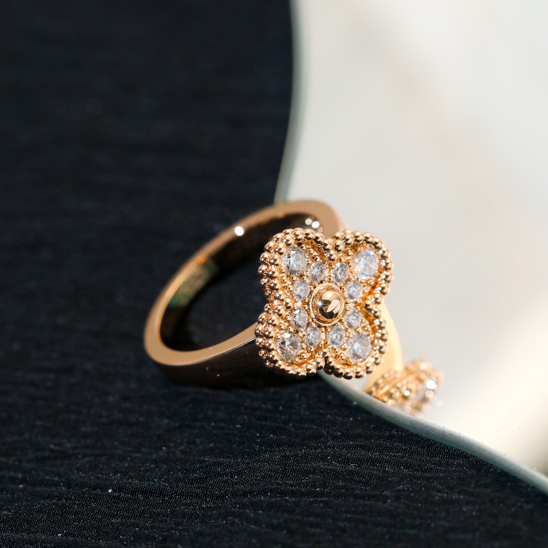 Van Cleef & Arpels ring-74