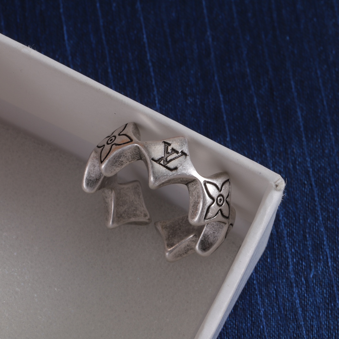 LV ring-56