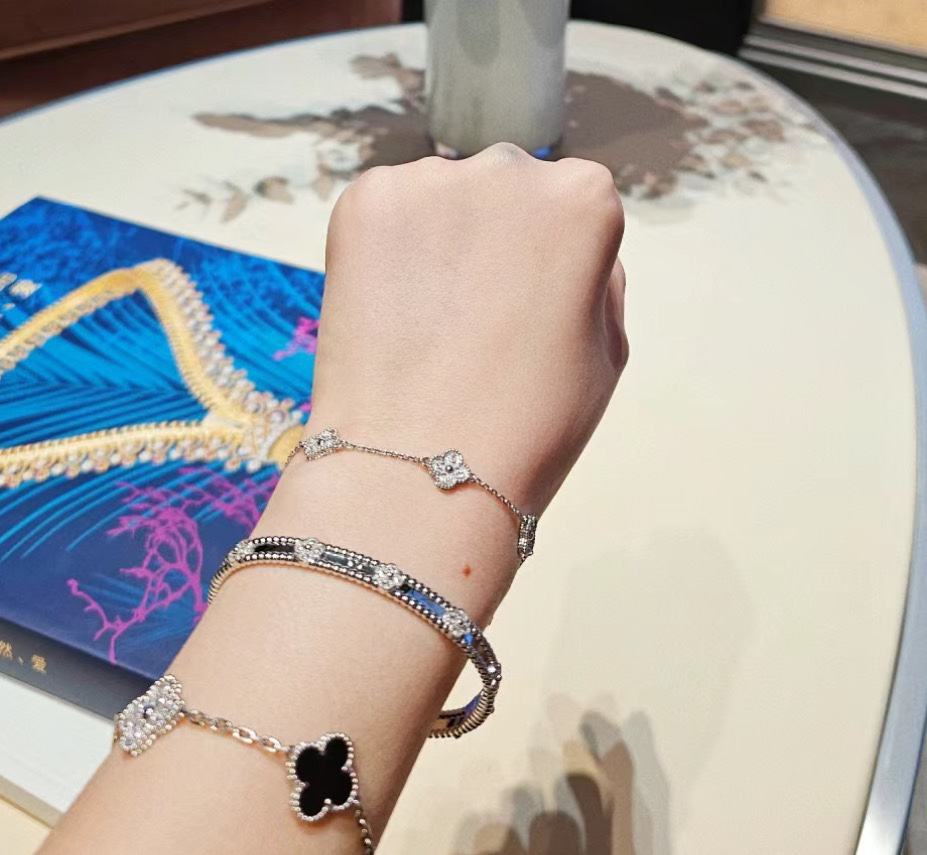 Van Cleef & Arpels Bracelet-59