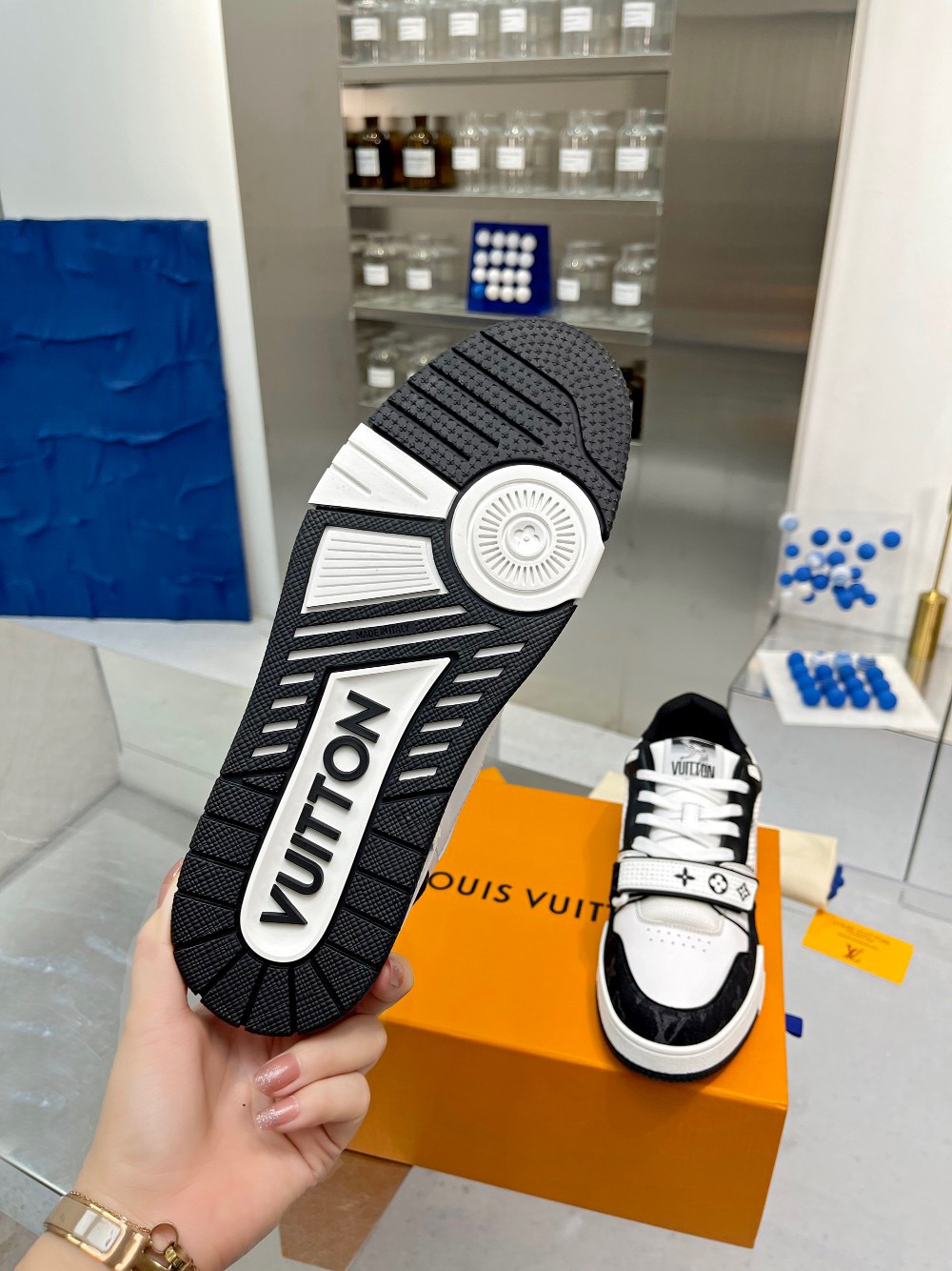 Lv Sneakers-158
