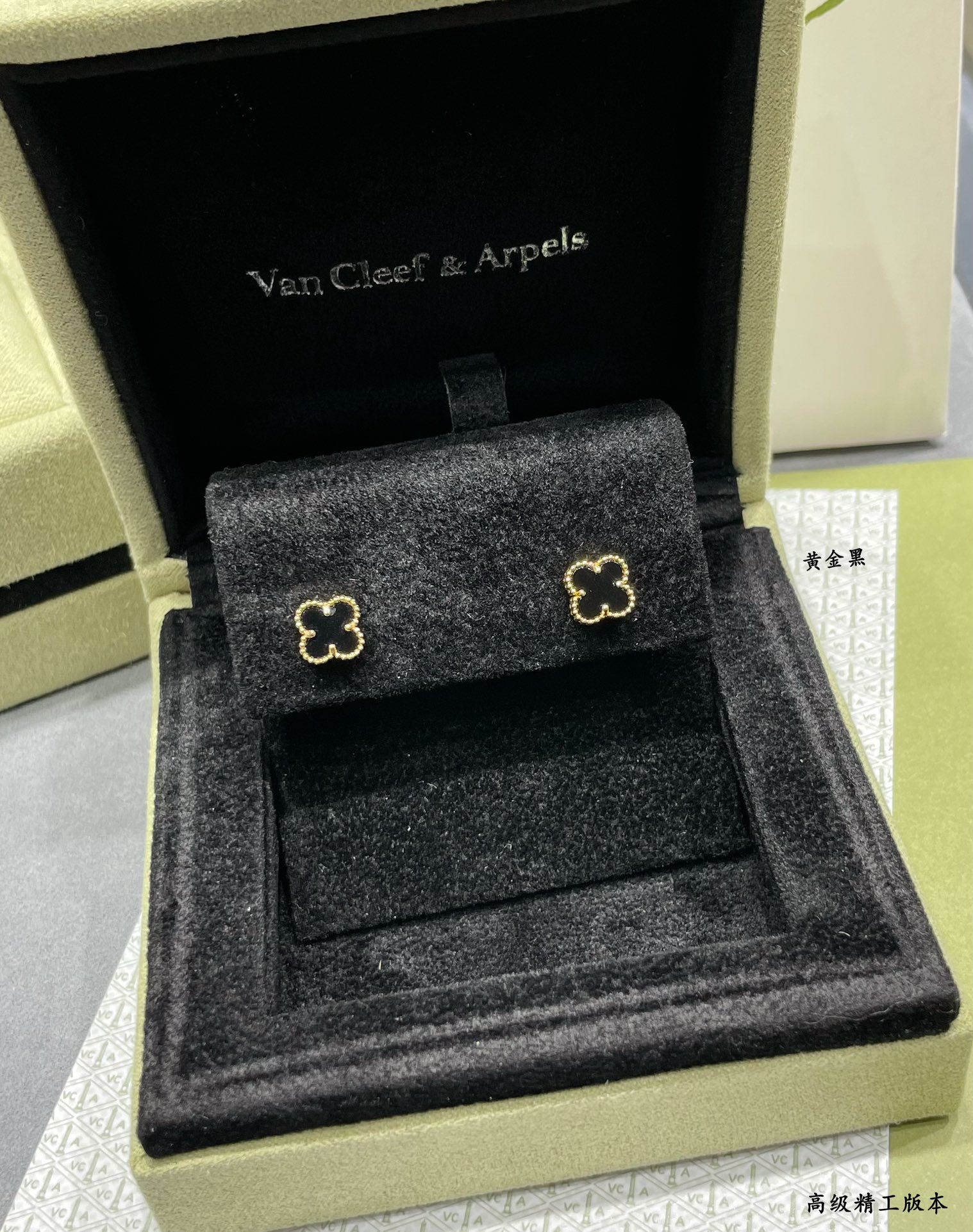 Van Cleef & Arpels earring-53