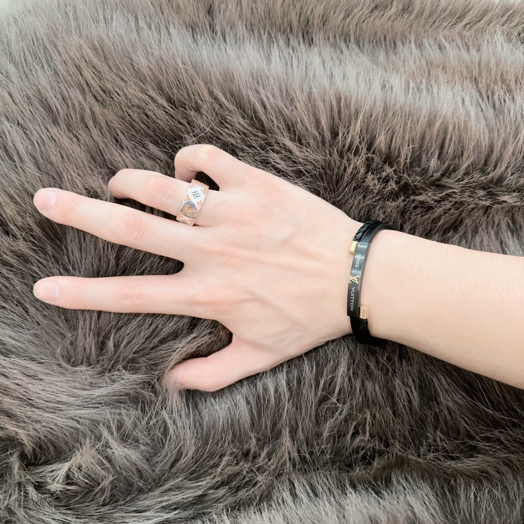 LV ring-57
