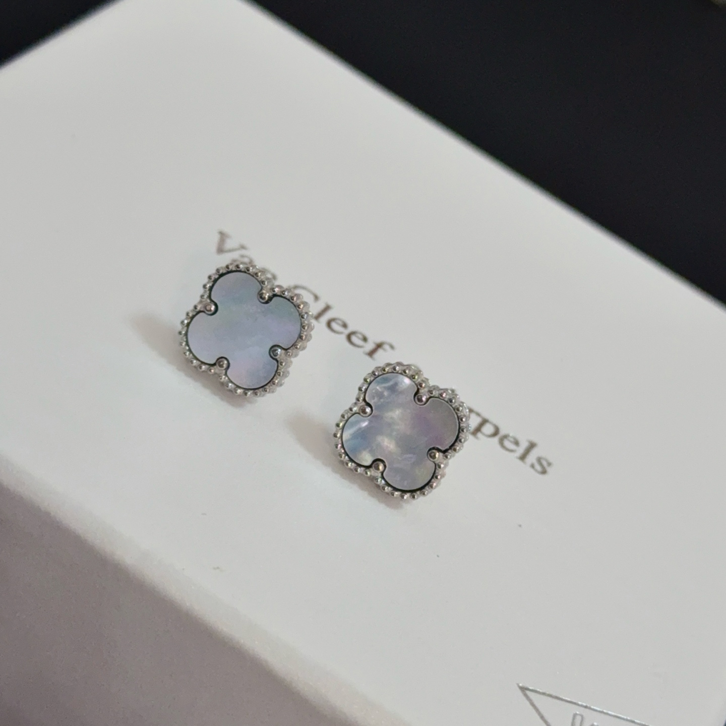 Van Cleef & Arpels earring-56