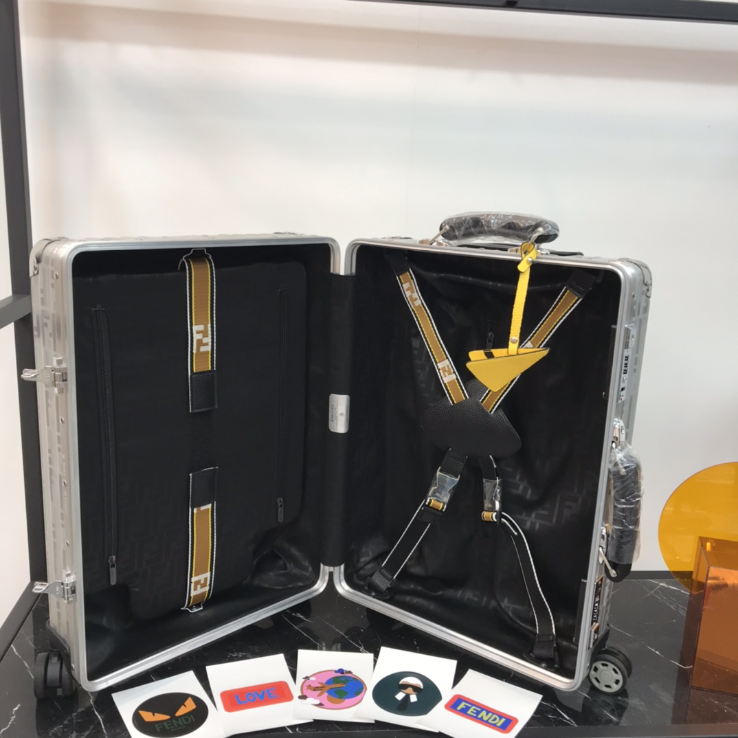 Fendi luggage-16