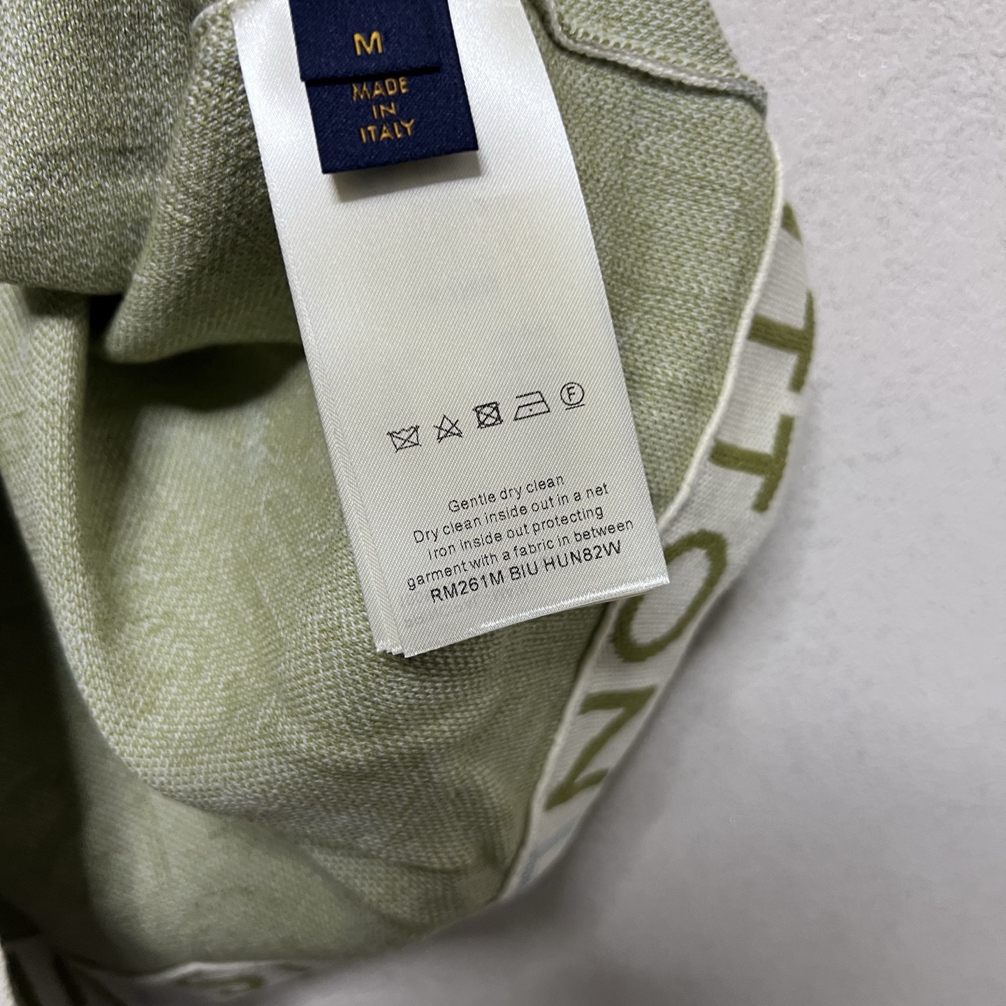 LV clothing-197