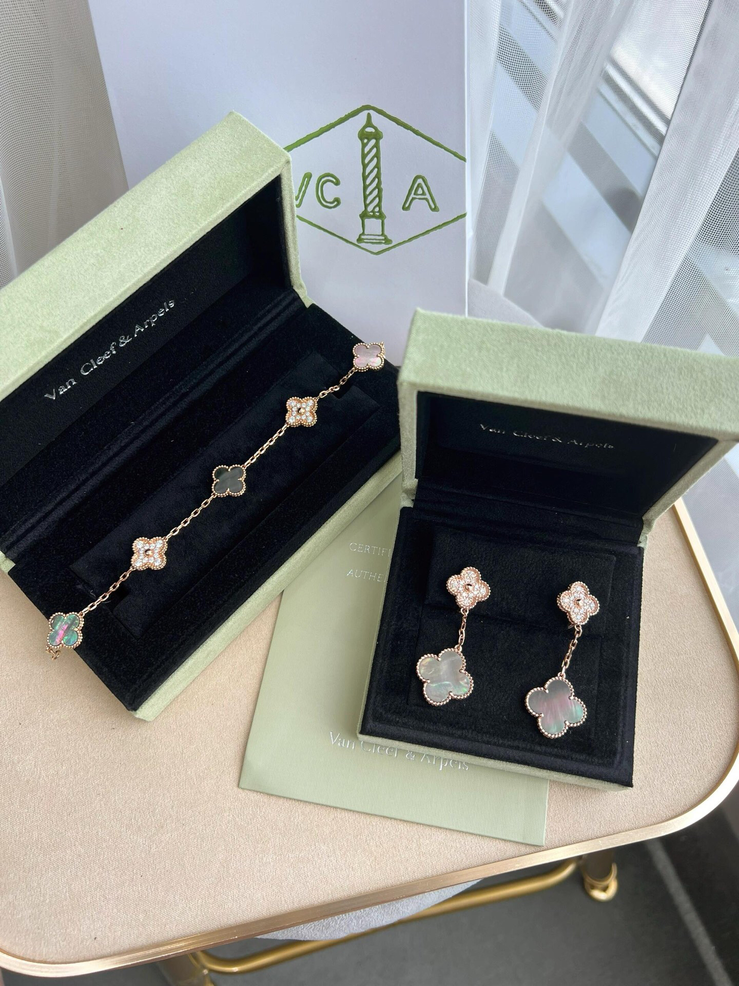 Van Cleef & Arpels earring-94