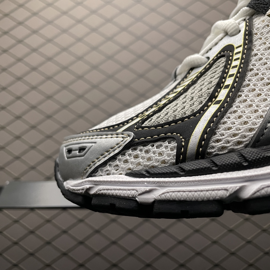 New Balance Sneakers-70