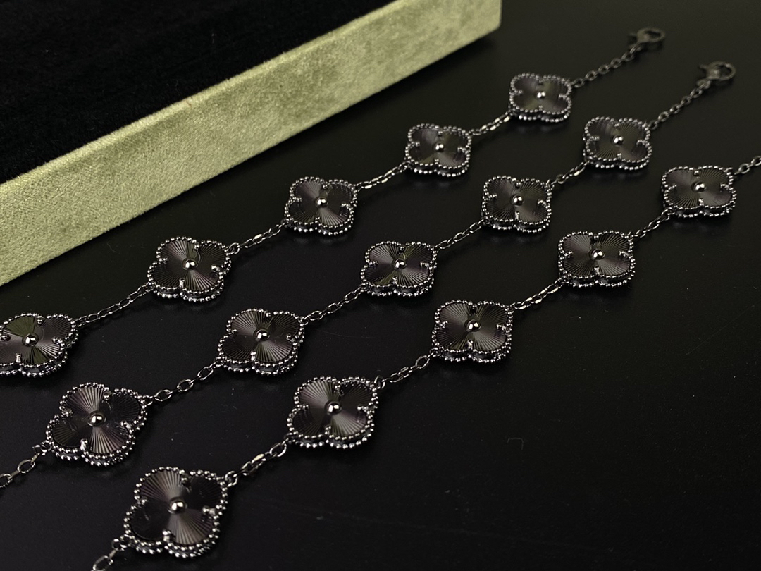 Van Cleef & Arpels Bracelet-27