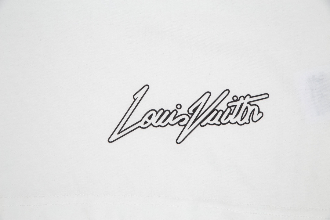 LV clothing-183