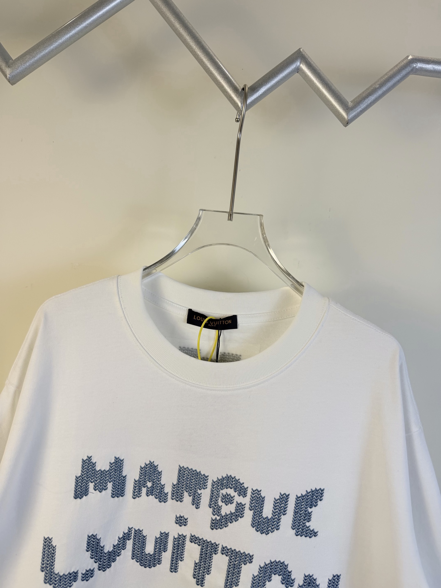 LV clothing-113