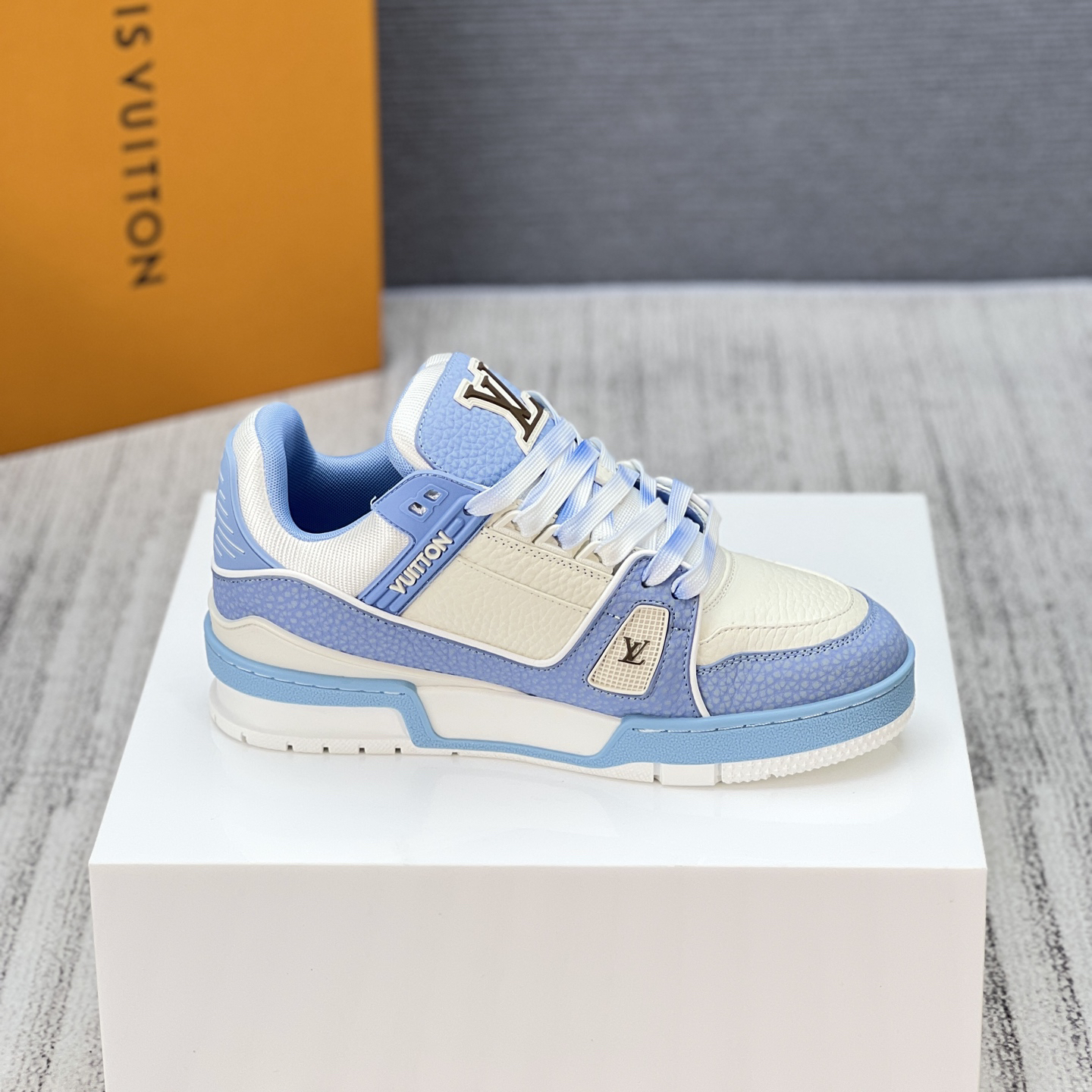 Lv Sneakers-153